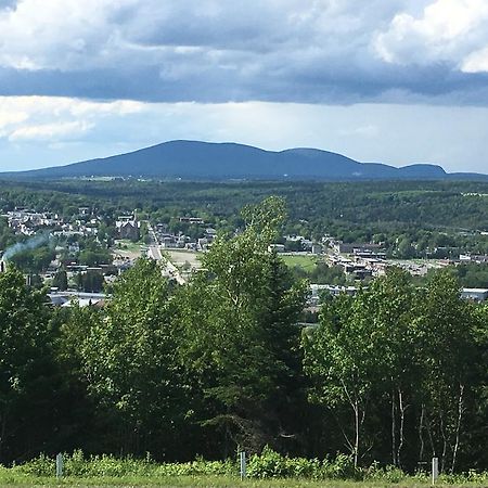 Les Soins De Vicky Hotel Lac-Megantic ภายนอก รูปภาพ