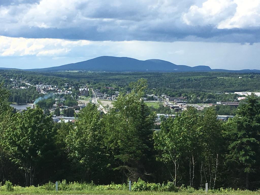 Les Soins De Vicky Hotel Lac-Megantic ภายนอก รูปภาพ
